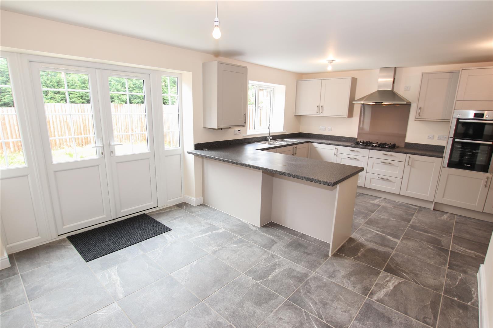 LUXURY NEW FITTED KITCHEN / DINER